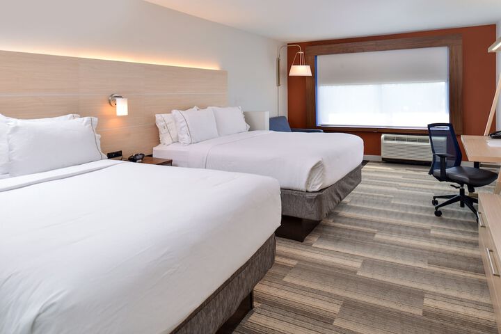 1 Queen Bed (4 of 8)