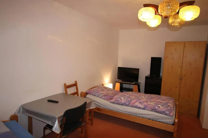 Room 7 of 12