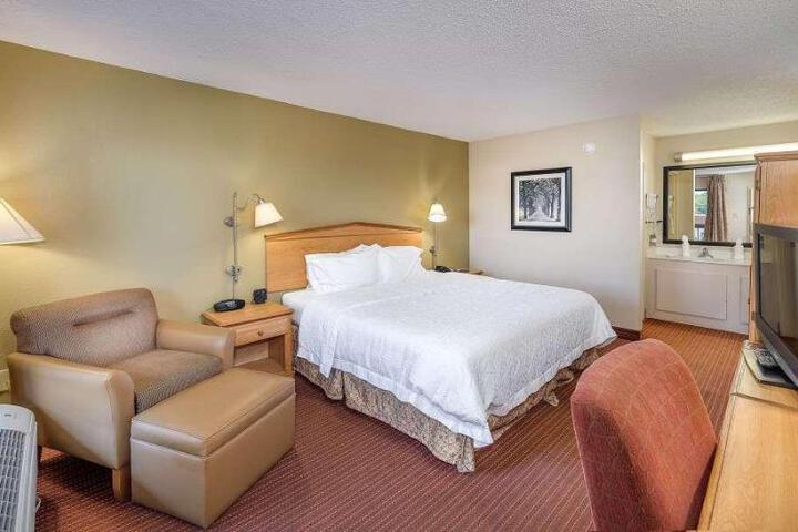 1 King Bed (6 of 14)