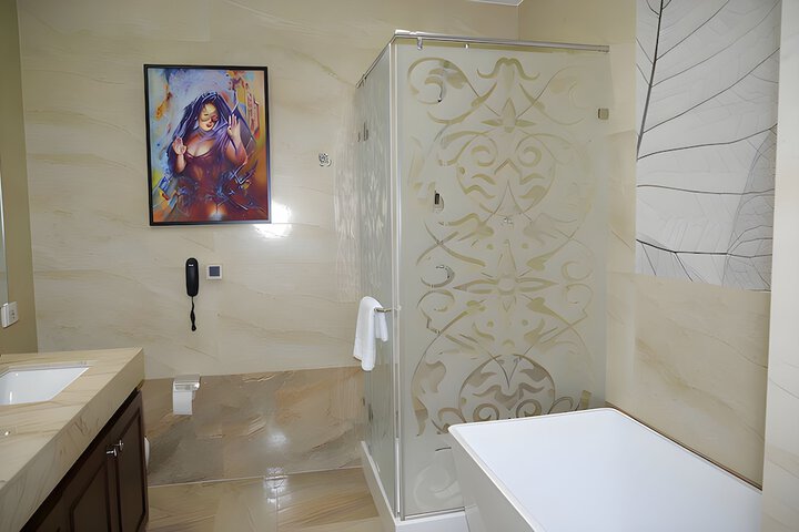 Room 6 of 13