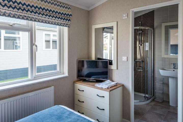 Room 4 of 74