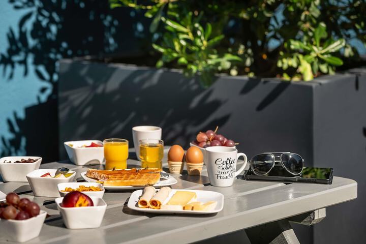 Breakfast/Coffee Service 38 of 55