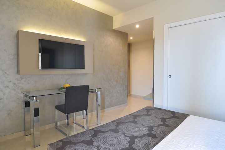 Room 15 of 77