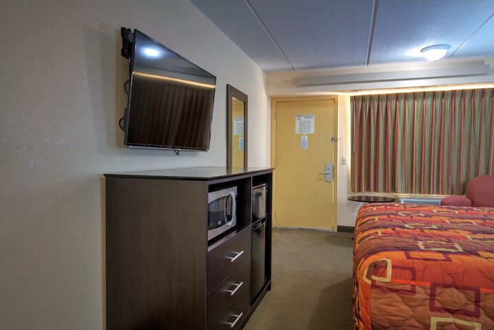 Room 11 of 25