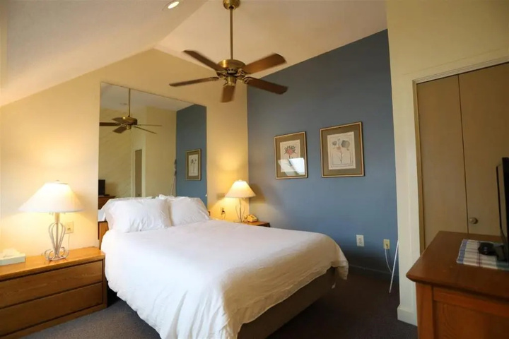 Room 2 of 6