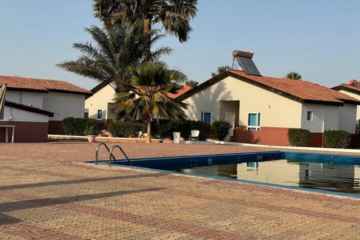 Pool 5 of 8