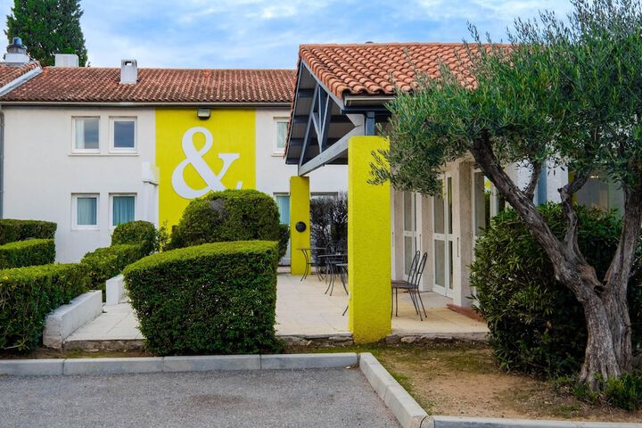 Hotel Entry