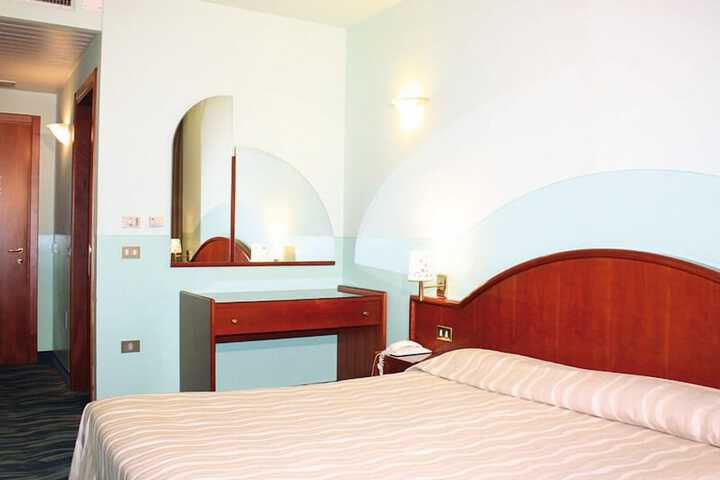 Room 10 of 40