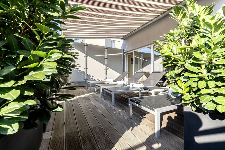 Sundeck 46 of 52