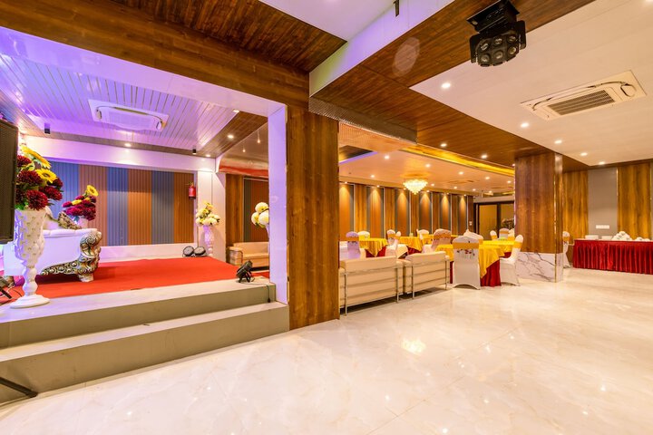 Ballroom/Hall 41 of 45