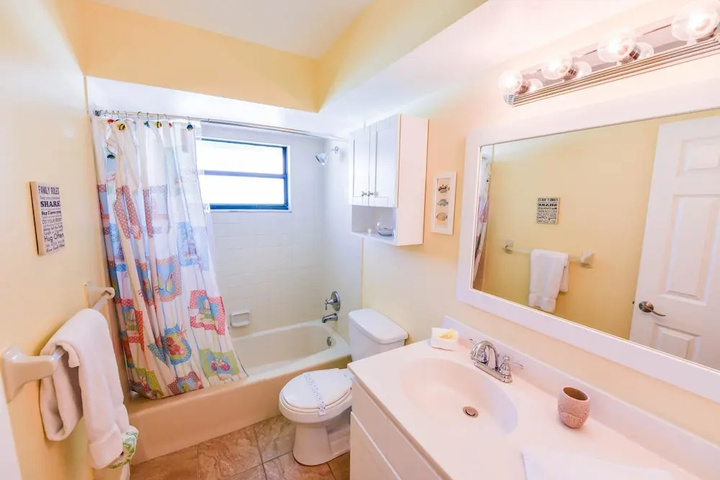 Room 7 of 25
