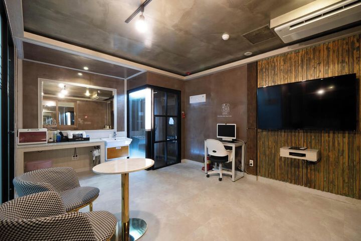 Room 37 of 74