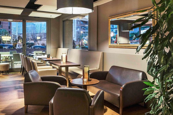 Lounge 85 of 108