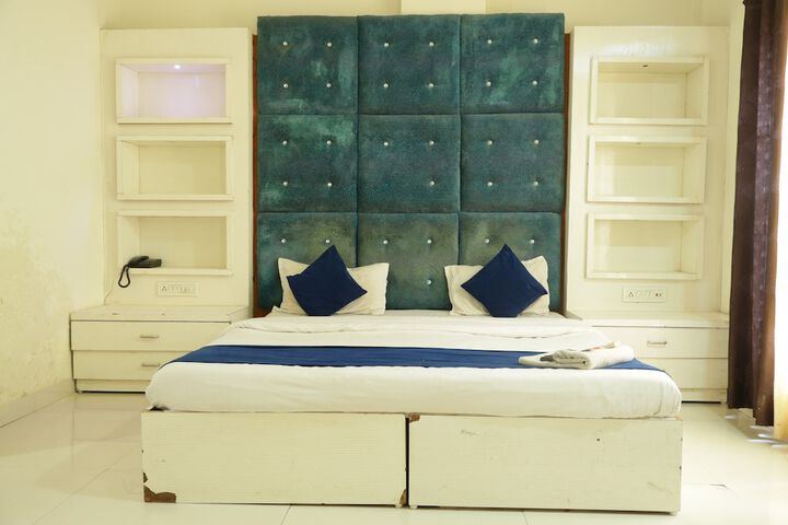 Room 28 of 49