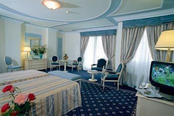 Room 23 of 77