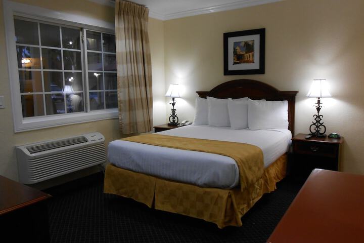 Superior 2 Queen Beds (24 of 25)