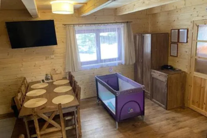 Room 4 of 27