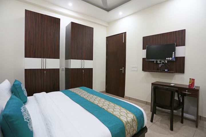Room 8 of 17