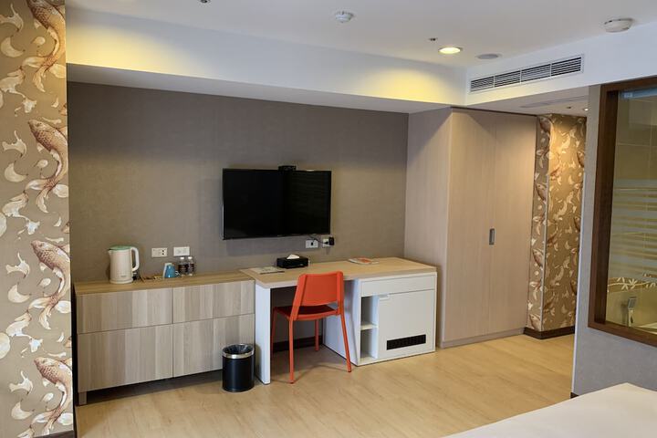 Room 9 of 31