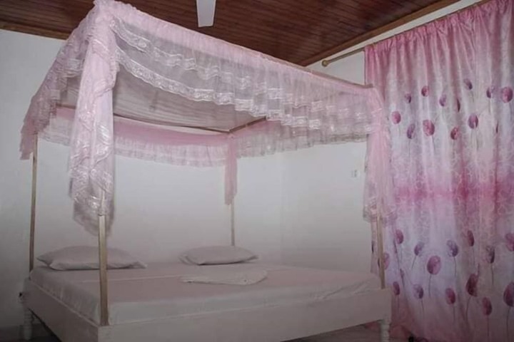 Room 9 of 32