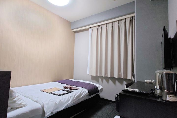 Room 18 of 120
