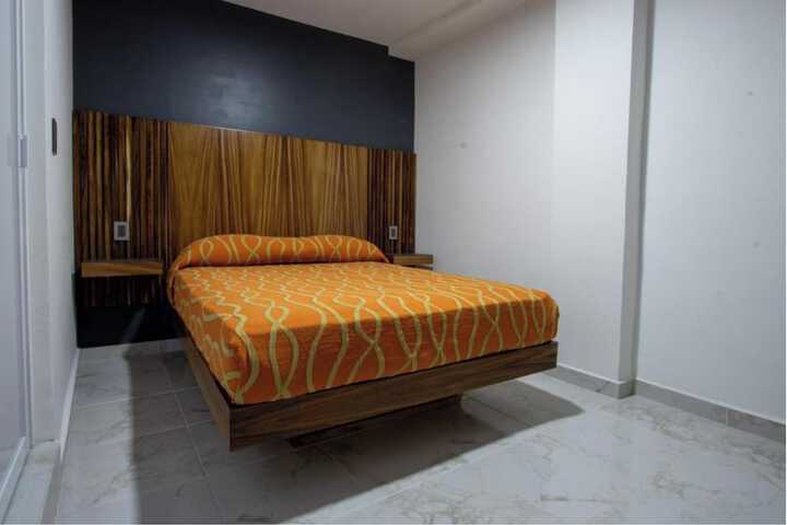 Room 4 of 6