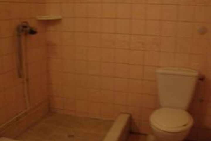 Room 9 of 42