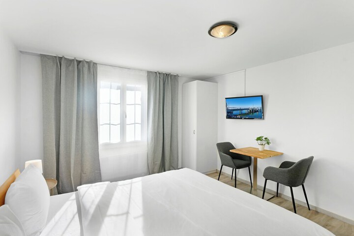 Room 27 of 62