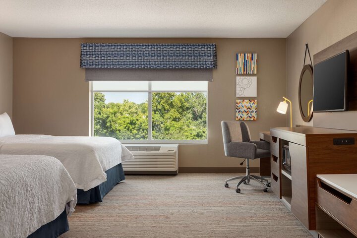 2 Queen Beds (4 of 8)
