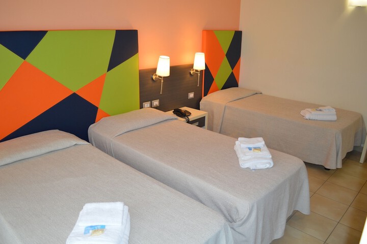 Room 16 of 33