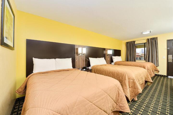 1 King Bed (4 of 4)