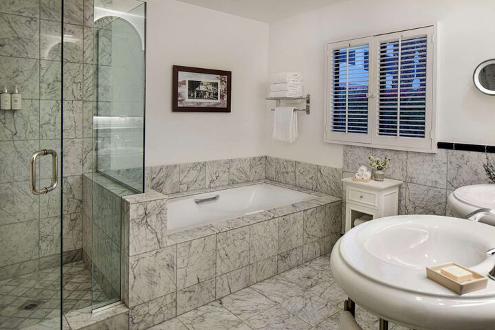Bathroom shower