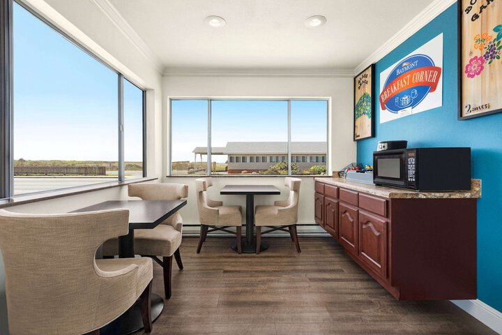 Breakfast/Coffee Service 26 of 34