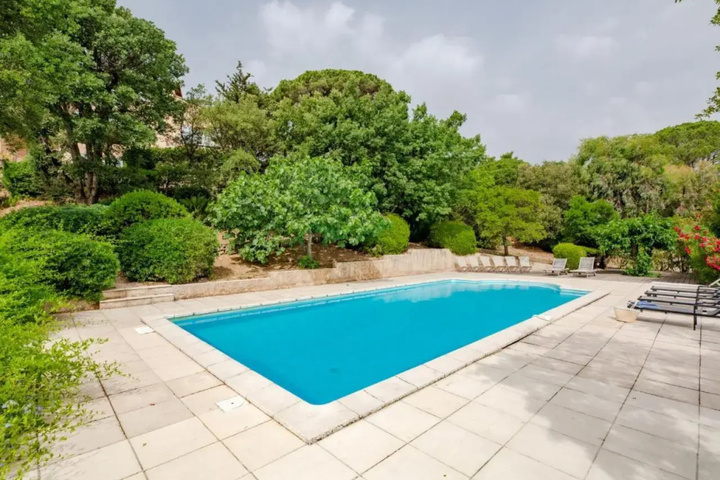 Pool 9 of 15