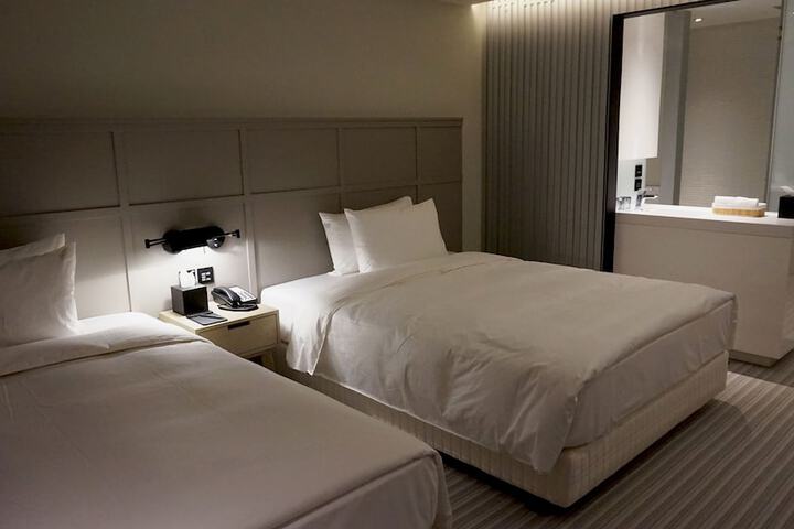 Room 44 of 83