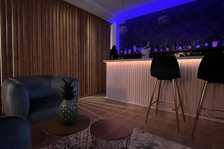 Lounge 49 of 58