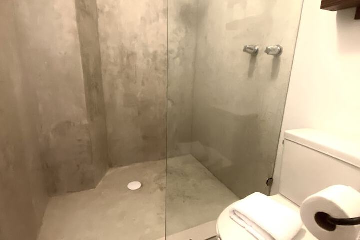 Room 141 of 193