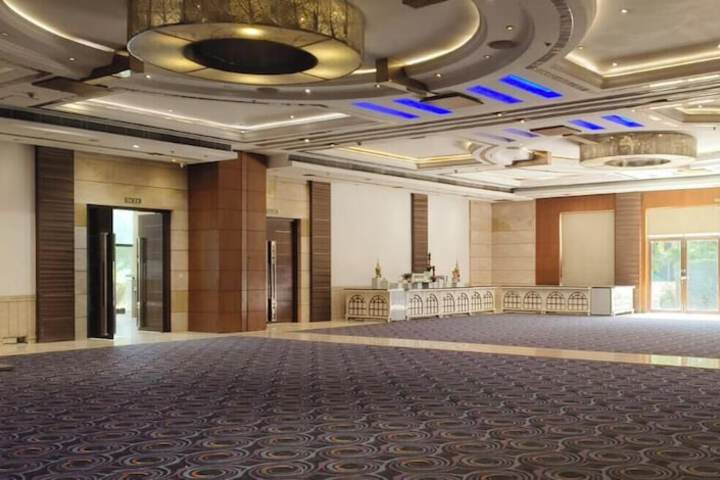 Ballroom/Hall 41 of 54