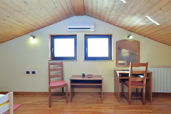 Room 11 of 79