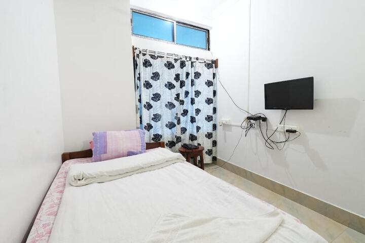 Room 2 of 16