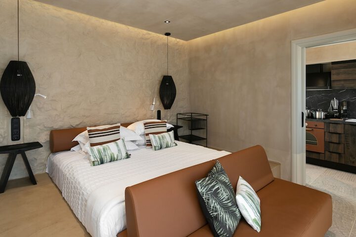 Room 16 of 136