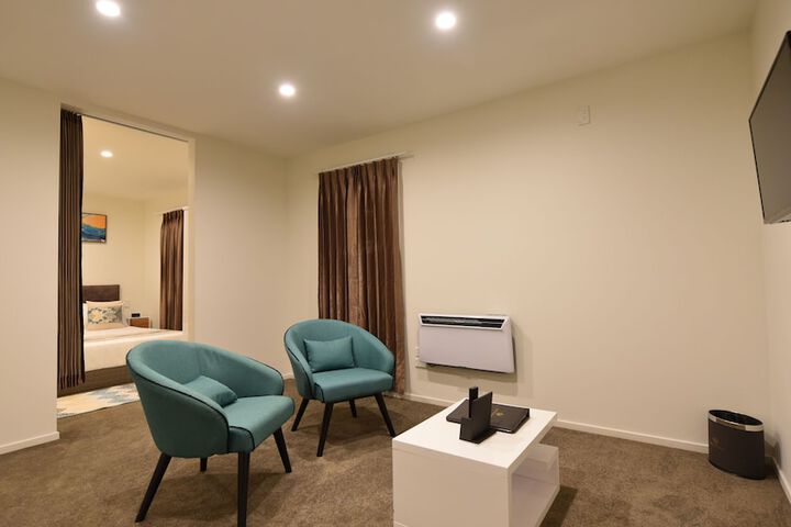 Room 33 of 82