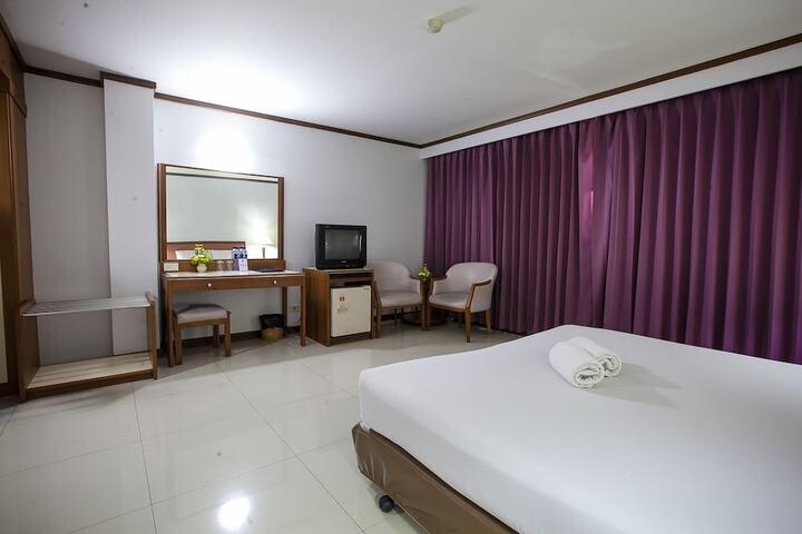 Room 54 of 143