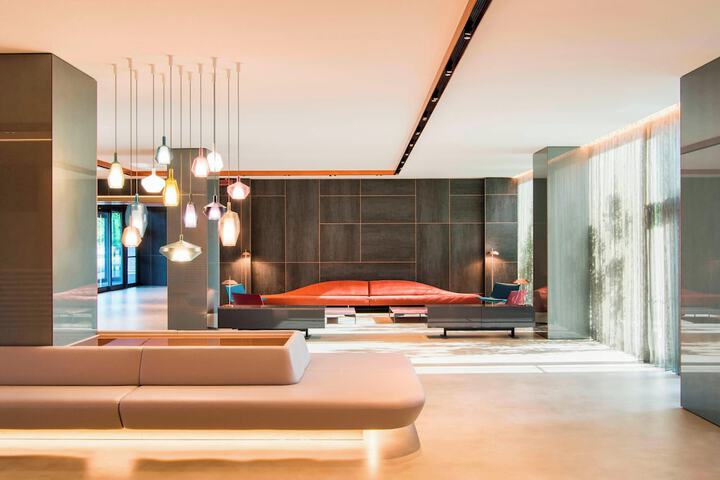 Entrance & Lobby