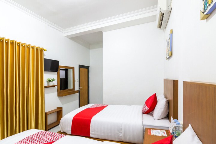 Room 13 of 30