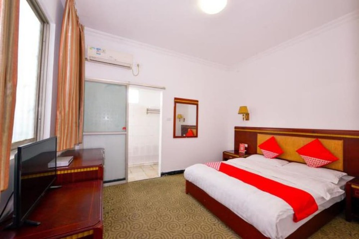 Room 10 of 14