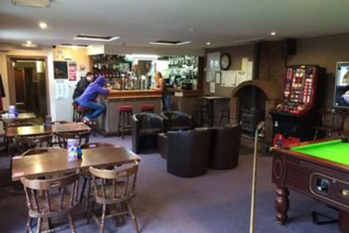 Lounge 2 of 8