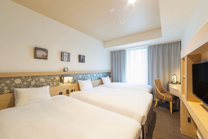 Room 13 of 28