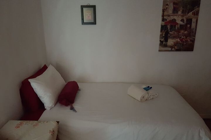 Room 9 of 33
