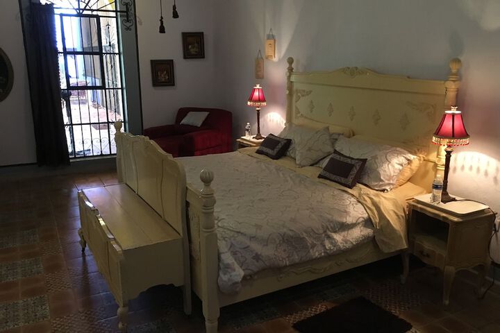 Room 17 of 106